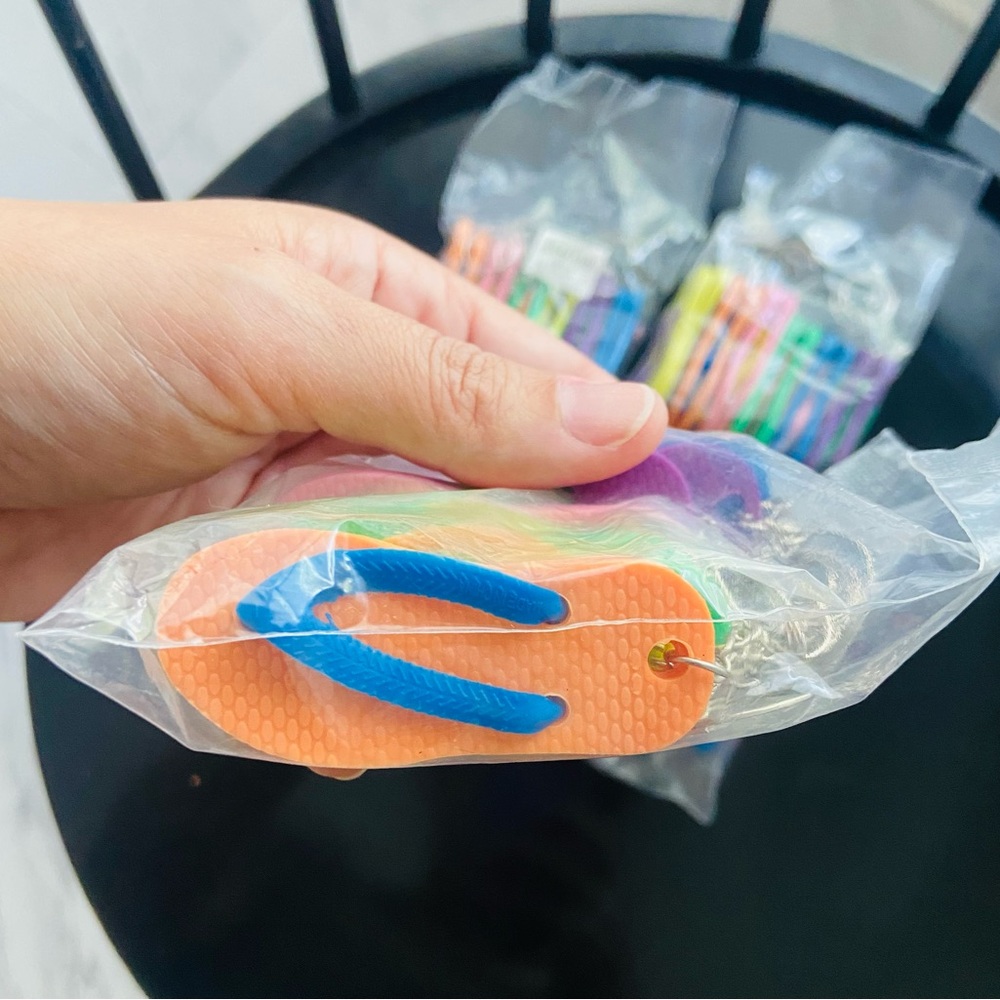 Cute rubber flip flop key chains in assorted colors. BRAND NEW!!!!